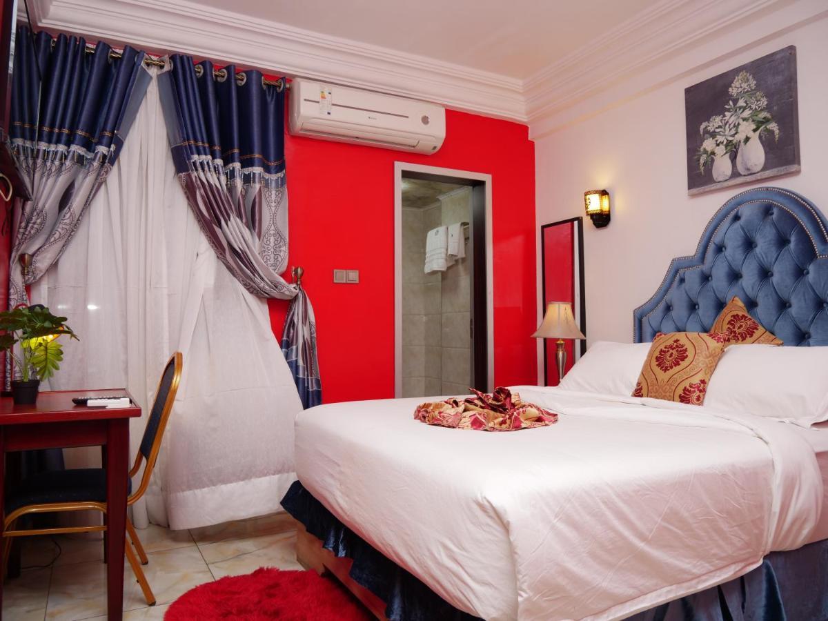 Marriot Metropolitan Hotel Douala Exterior photo