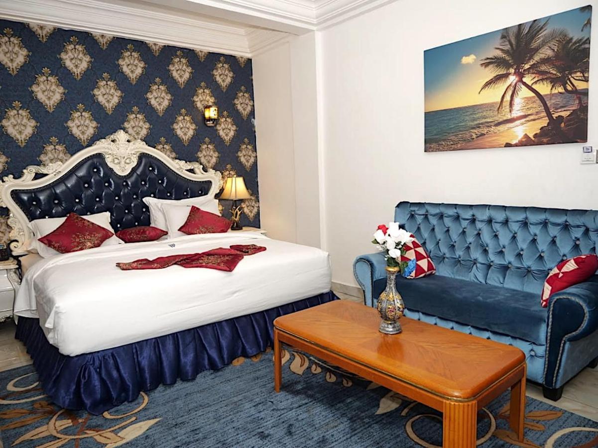 Marriot Metropolitan Hotel Douala Exterior photo