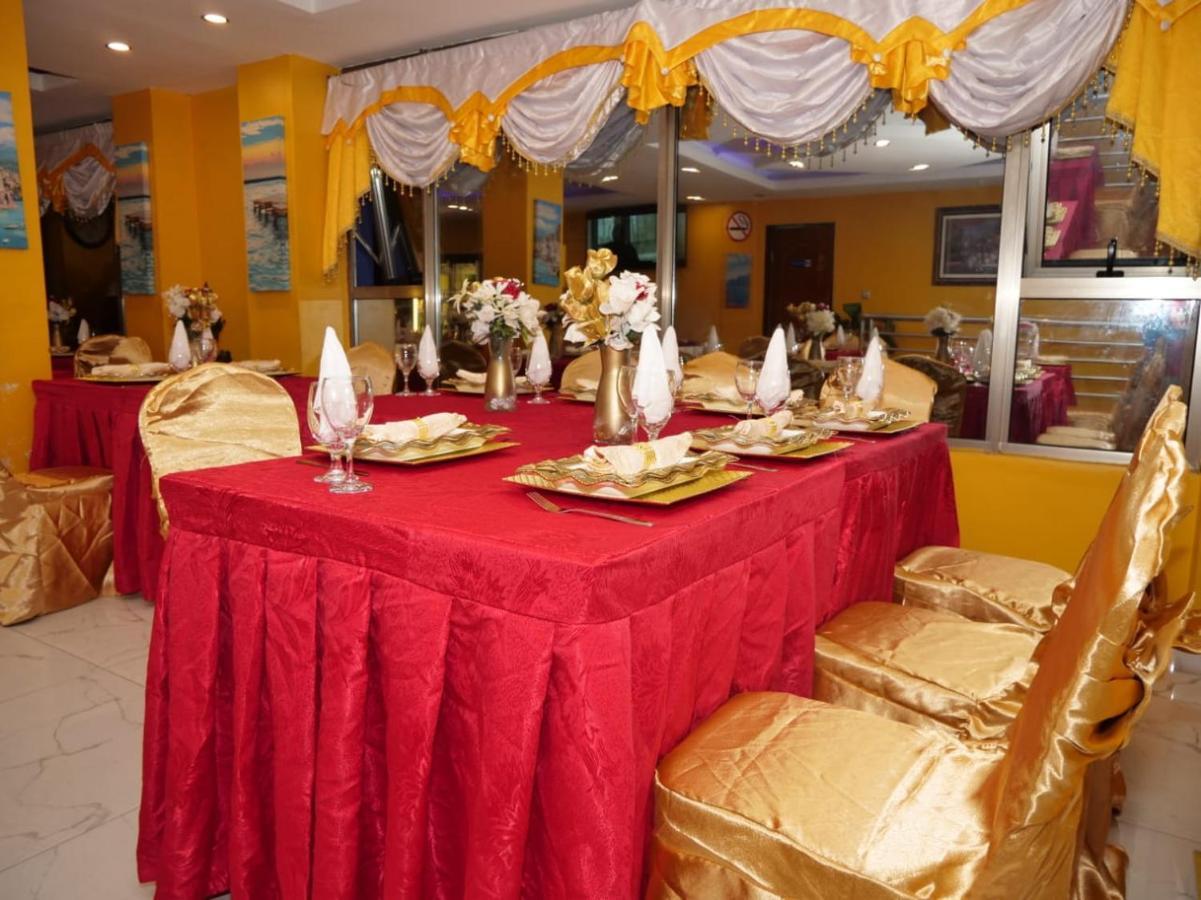 Marriot Metropolitan Hotel Douala Exterior photo