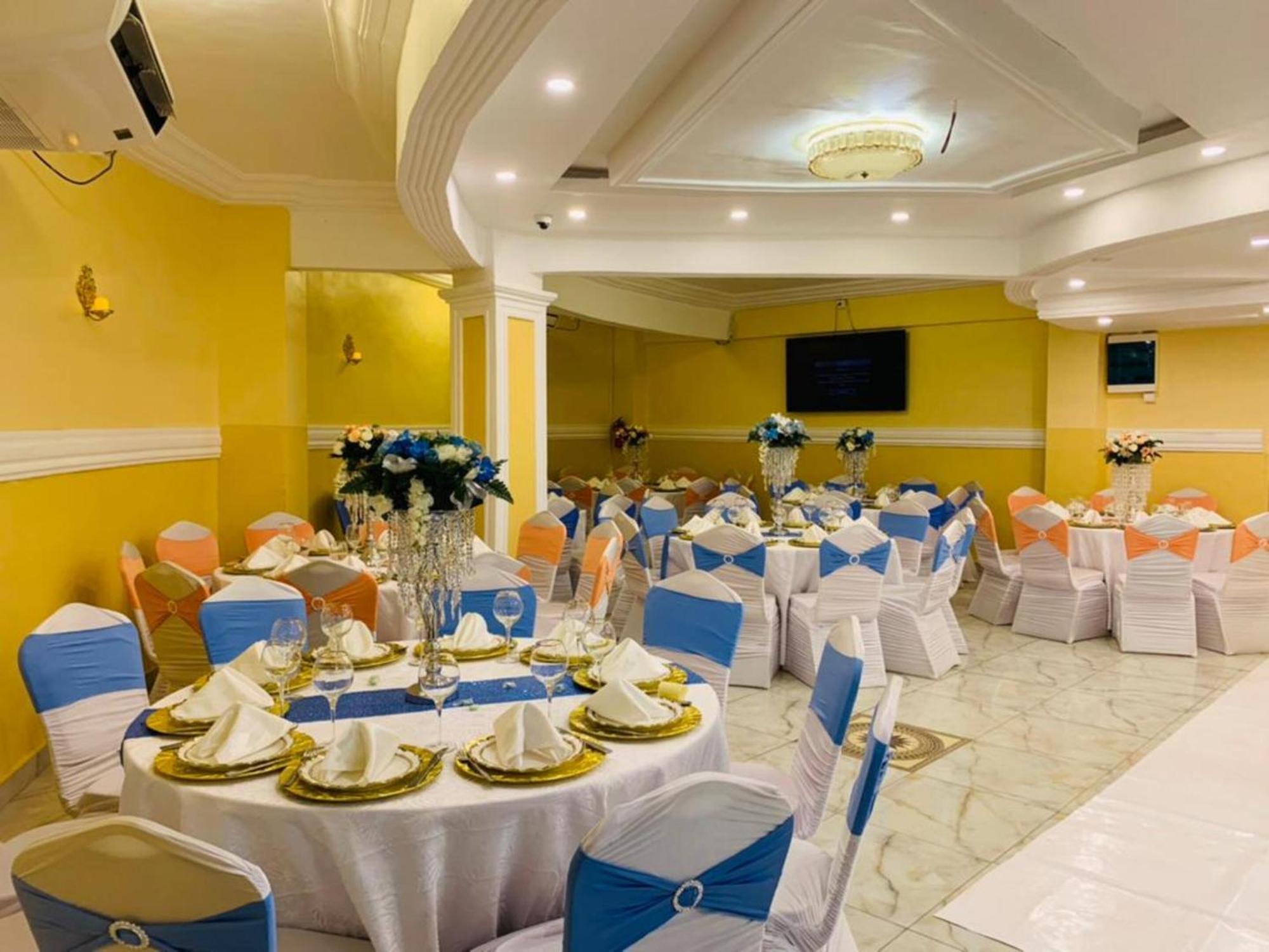 Marriot Metropolitan Hotel Douala Exterior photo